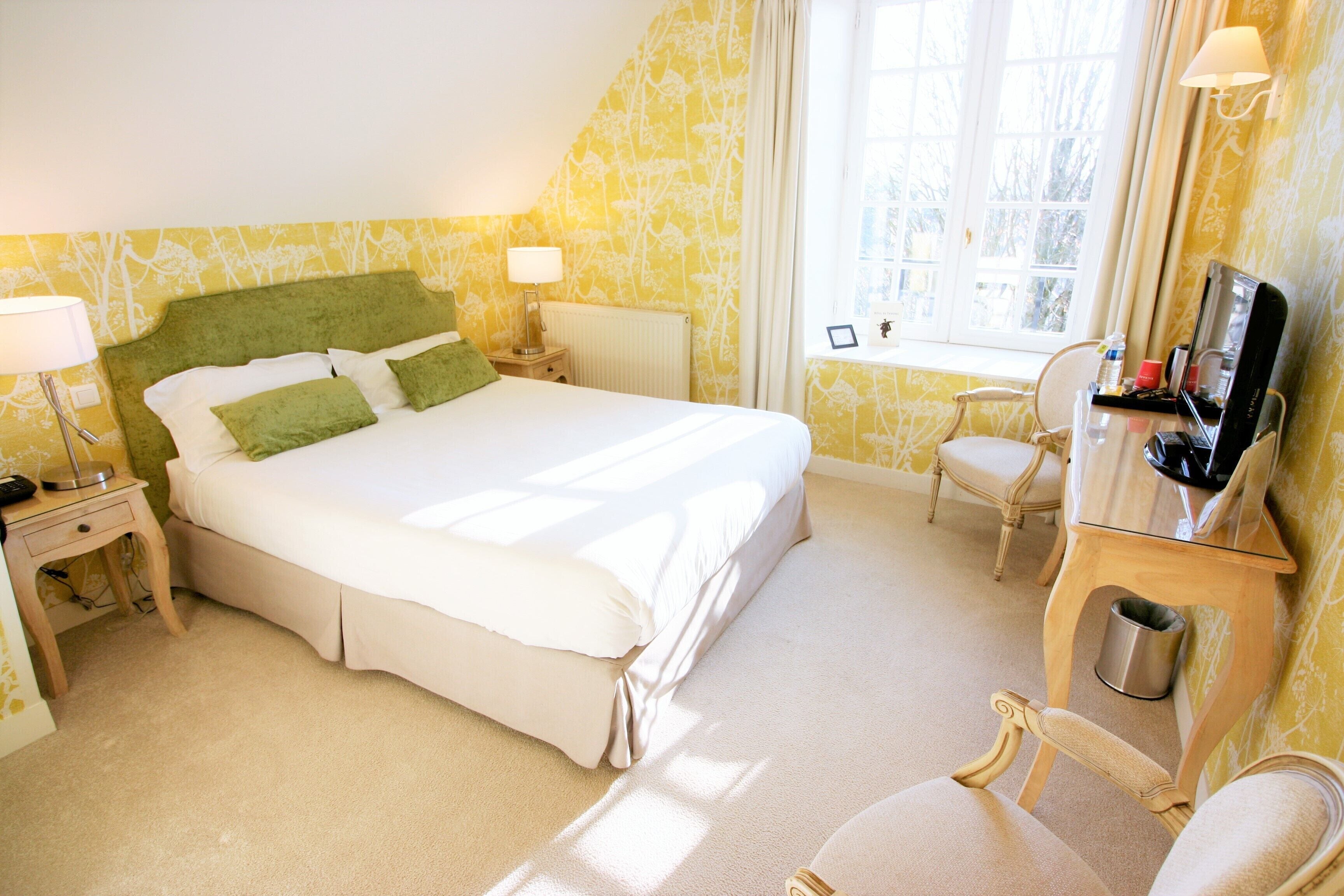 Suite Junior | Desk, free WiFi, bed sheets