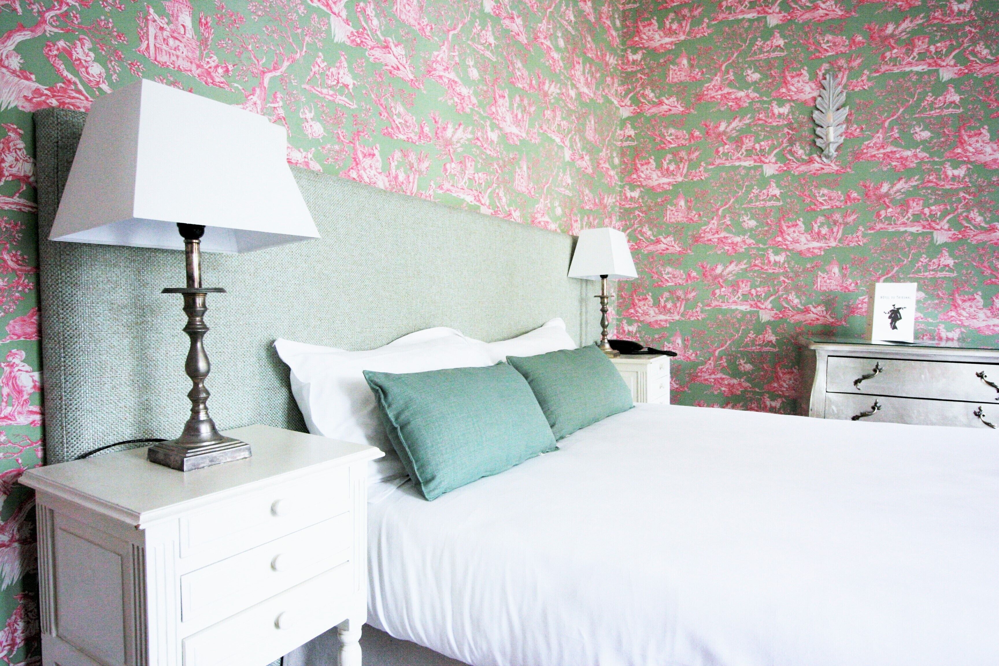 chambre confort double | desk, free wifi, bed sheets