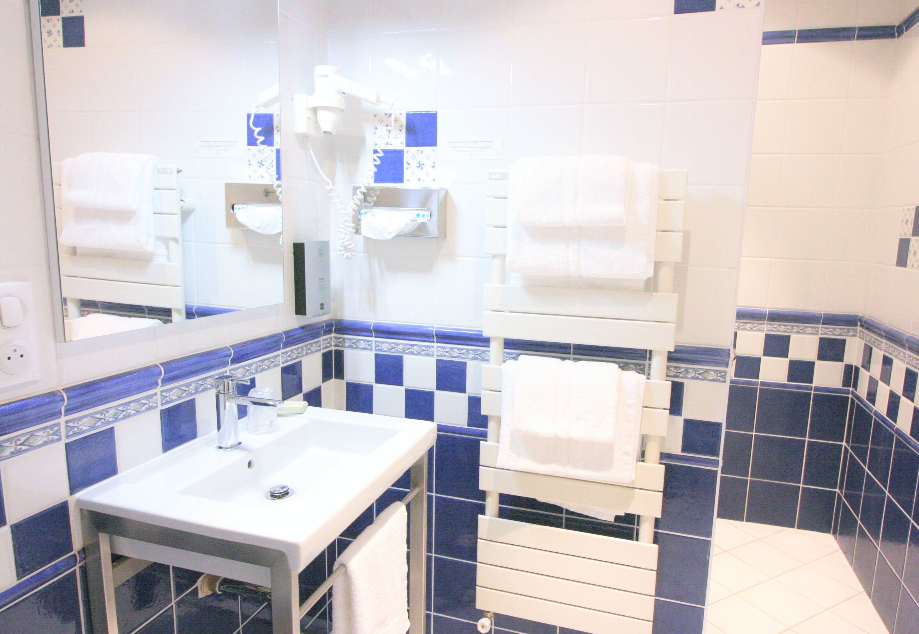 suite junior | bathroom | towels