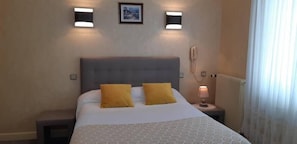 Bureau, lits bébé (gratuits), Wi-Fi gratuit, draps fournis