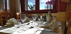 Lunch and dinner served, French cuisine