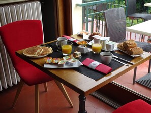 Tägliches nach Wunsch zubereitetes Frühstück gegen Gebühr