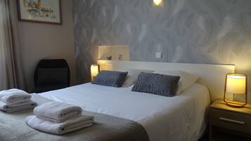 Kahden hengen classic-huone | Yksilöllisesti sisustettu, yksilöllisesti kalustettu, työpöytä