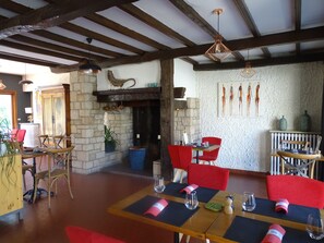 Restaurant - Logis Hôtel AMBROISE (Uzerche)