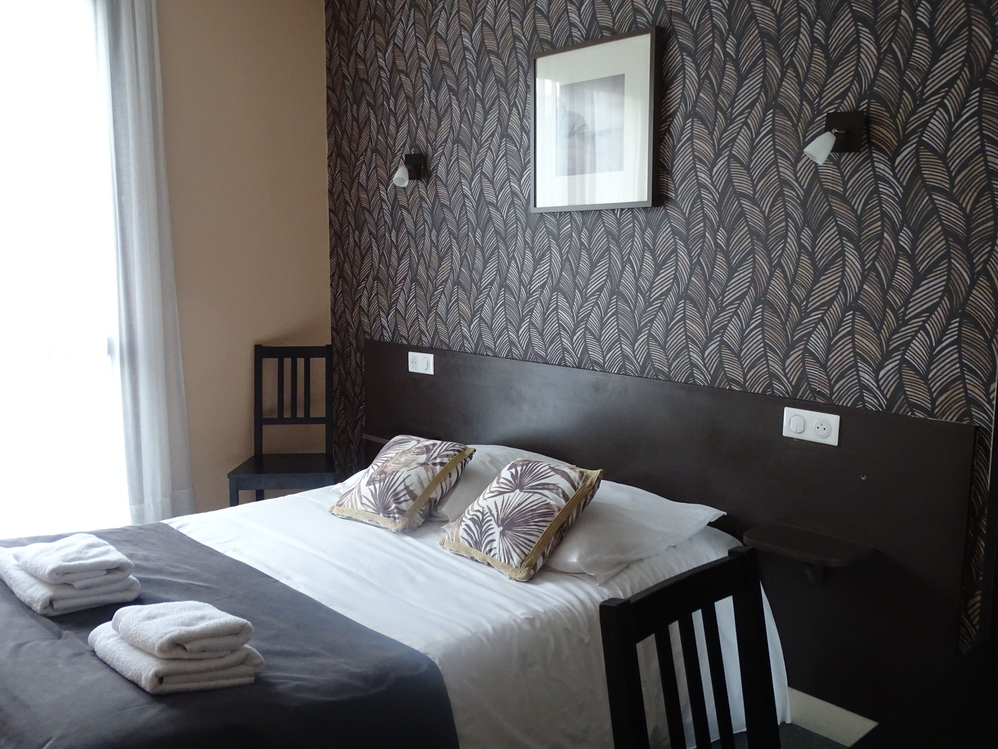 comfort room | 1 bedroom, individually decorated, individually furnished, desk