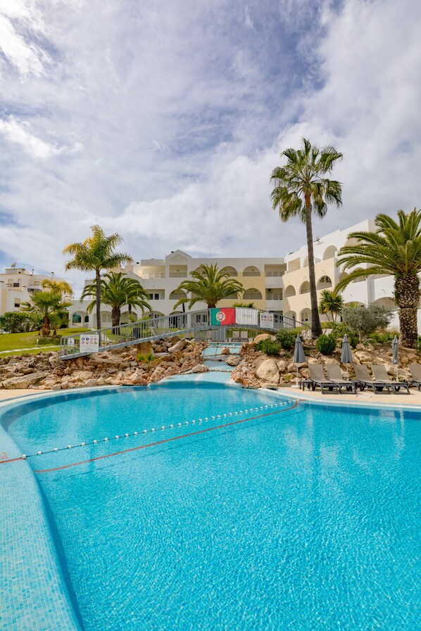 야외 수영장, 수영장 파라솔