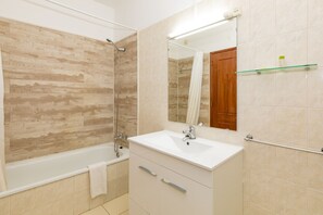 Combined shower/tub, bidet, towels - Natura Algarve Club (Albufeira)