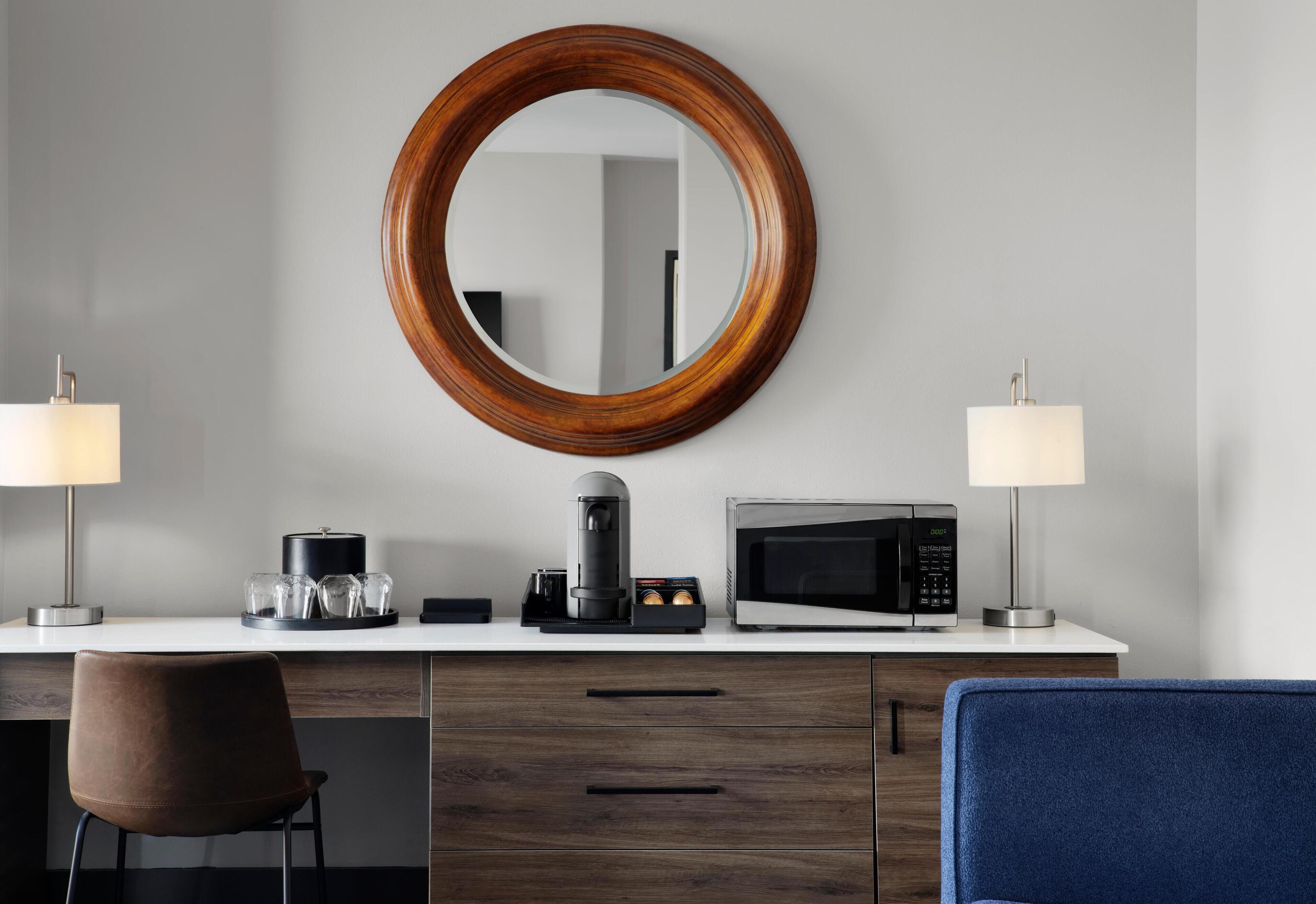 Sengetøy av topp kvalitet, safe på rommet og skrivebord