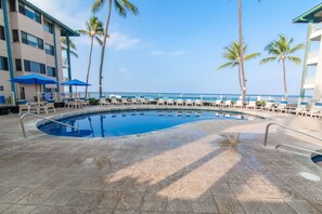 Outdoor pool - Kona Reef Resort (Kailua-Kona)
