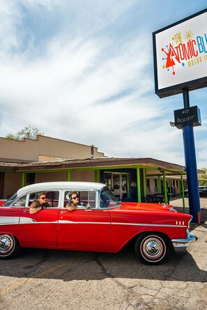 Front of property - The Atomic Blue Motor-Inn (Monticello)