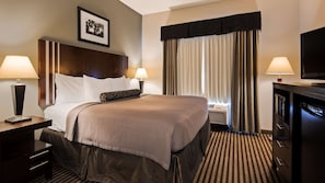 Pillow-top beds, in-room safe, desk, iron/ironing board - Best Western Abbeville Inn & Suites (Abbeville)