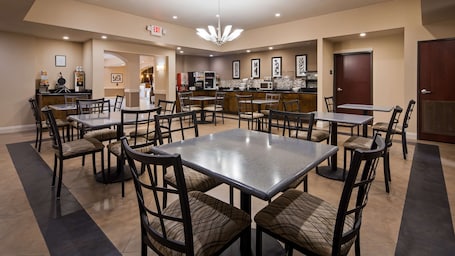 Free daily buffet breakfast. Best Western Abbeville Inn & Suites