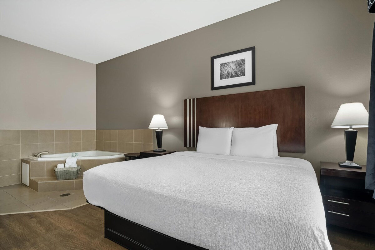 Suite, 1 King Bed, Non Smoking, Jetted Tub