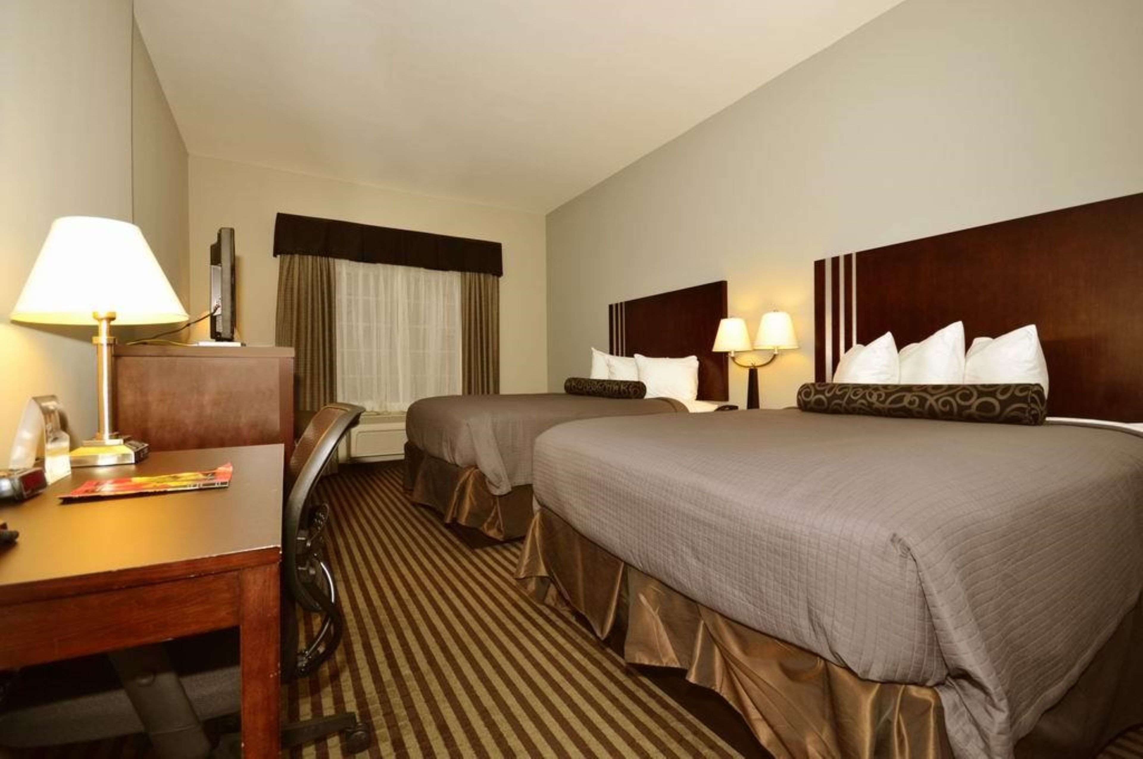 standard room, 2 queen beds, accessible, non smoking | 1 bedroom, pillow-top beds, in-room safe, desk