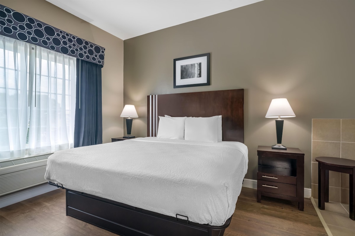 Suite, 1 King Bed, Accessible, Jetted Tub