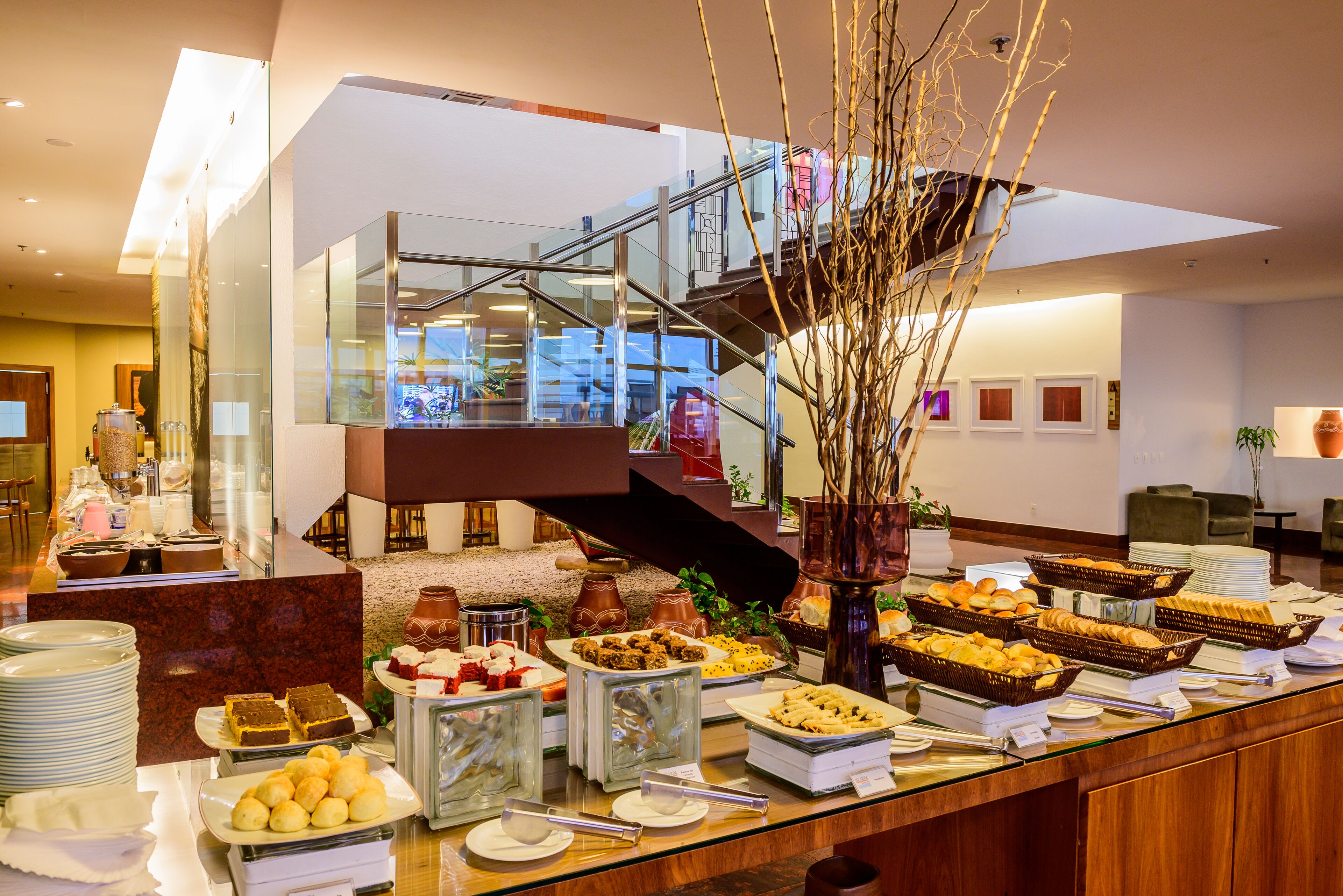 free buffet breakfast