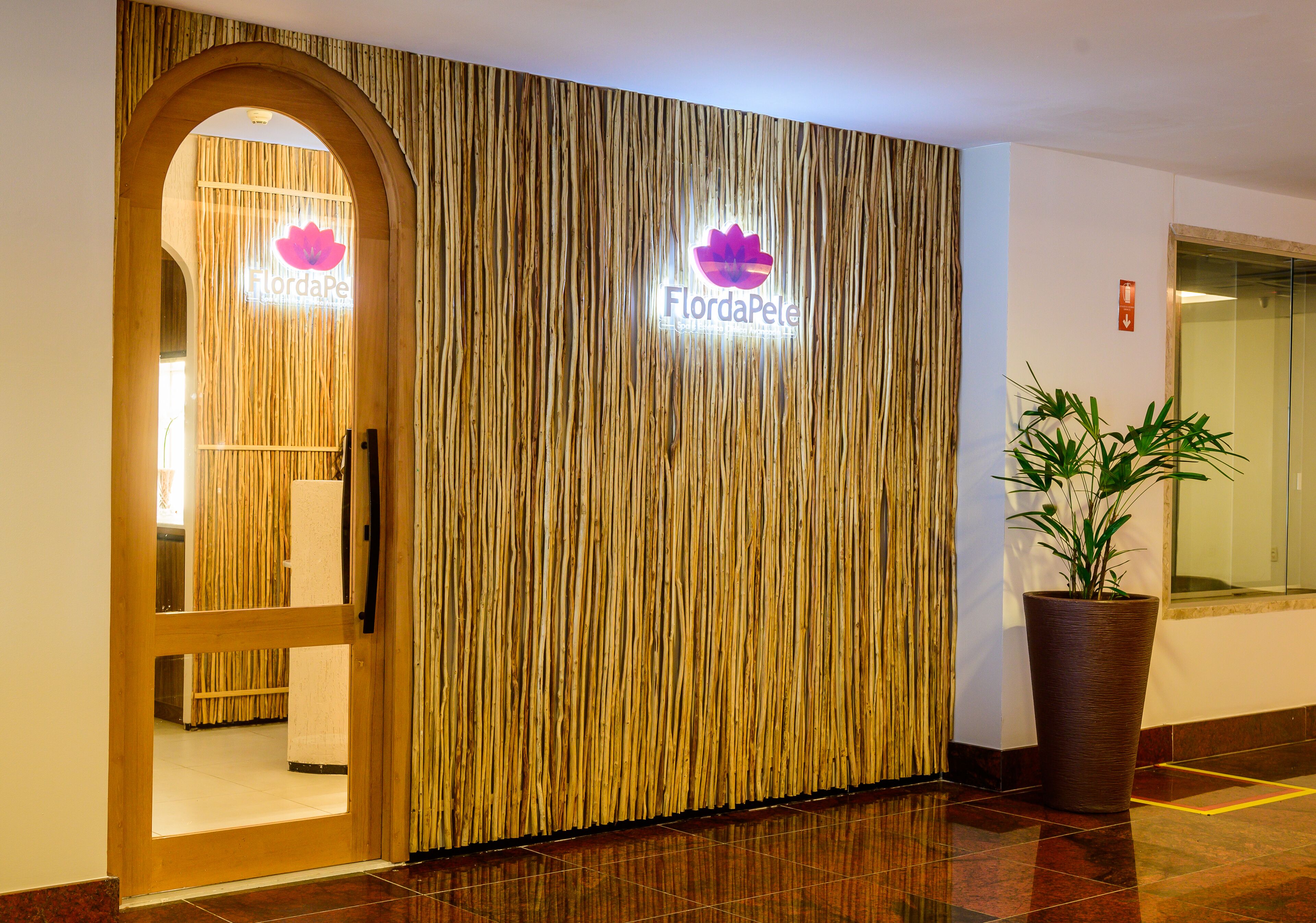 1 treatment room, massages