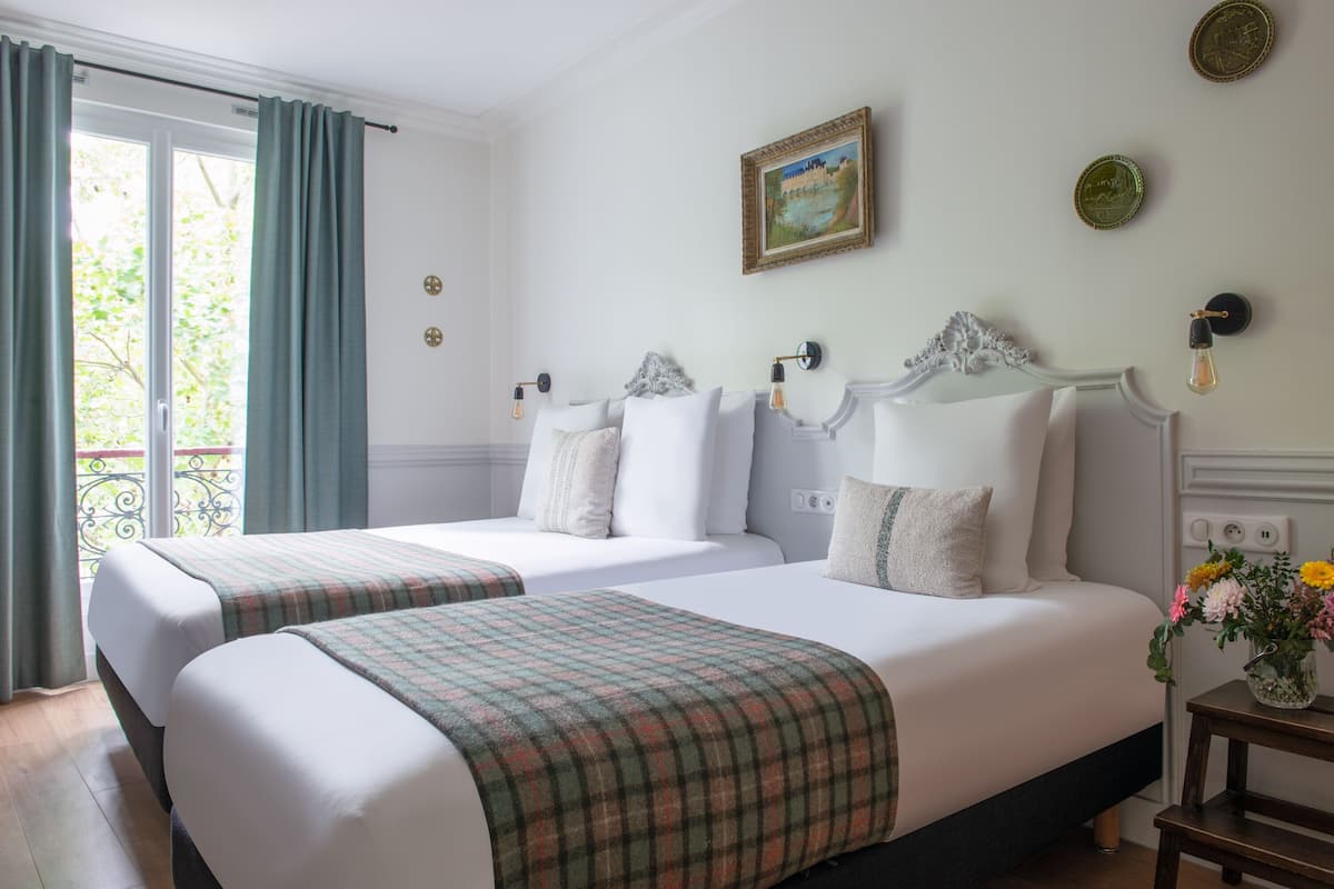 Premium Triple Room | In-room safe, desk, soundproofing, iron/ironing board