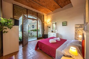 高级双人房 | 婴儿床、床单、轮椅无障碍