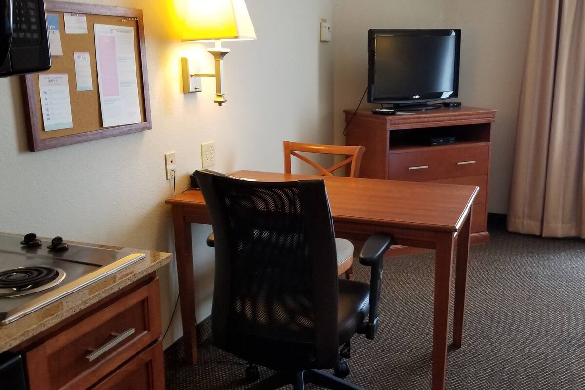 32-inch lcd tv with cable channels, tv, dvd player