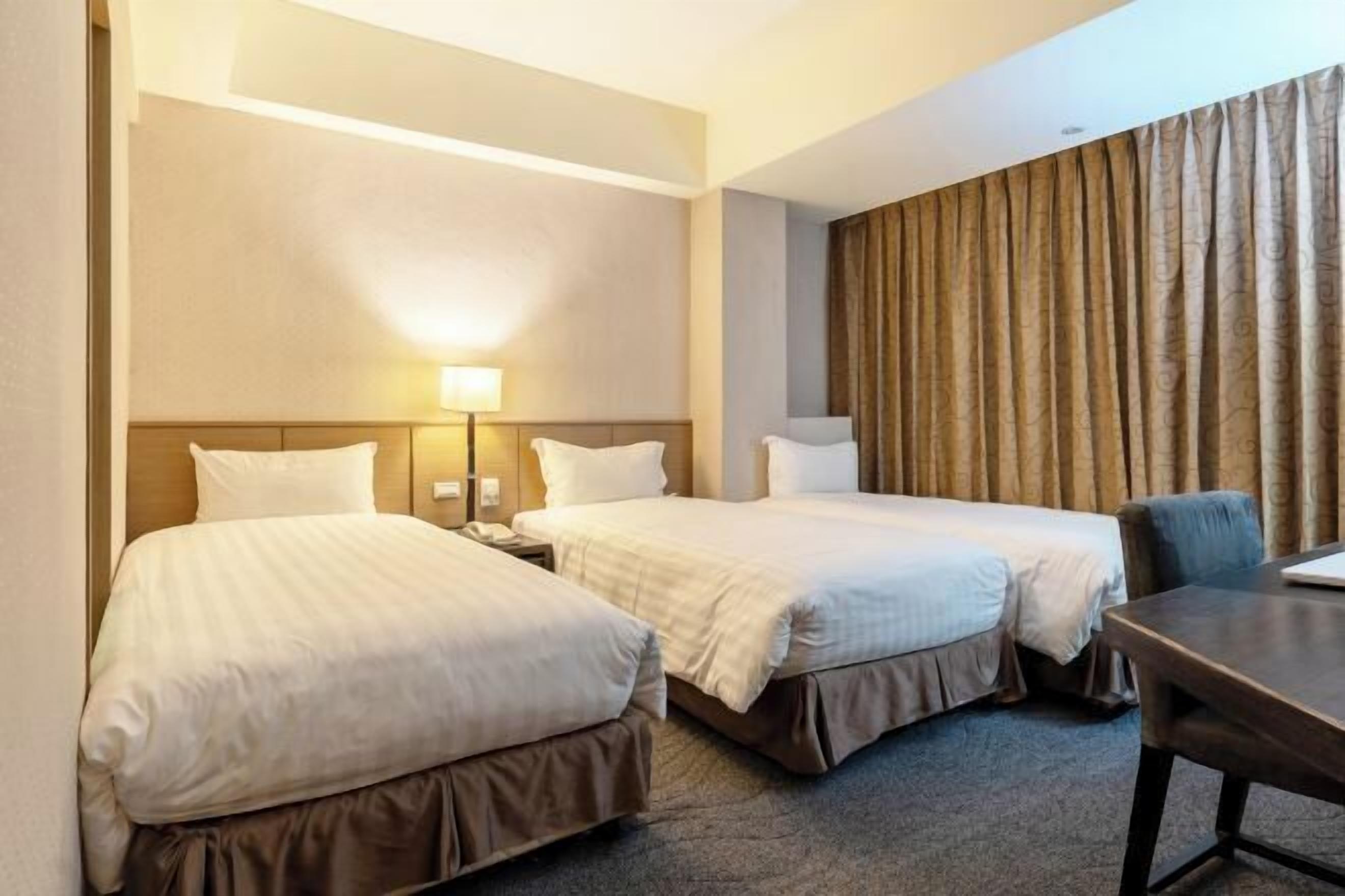 Verduisterende gordijnen, geluiddichte muren