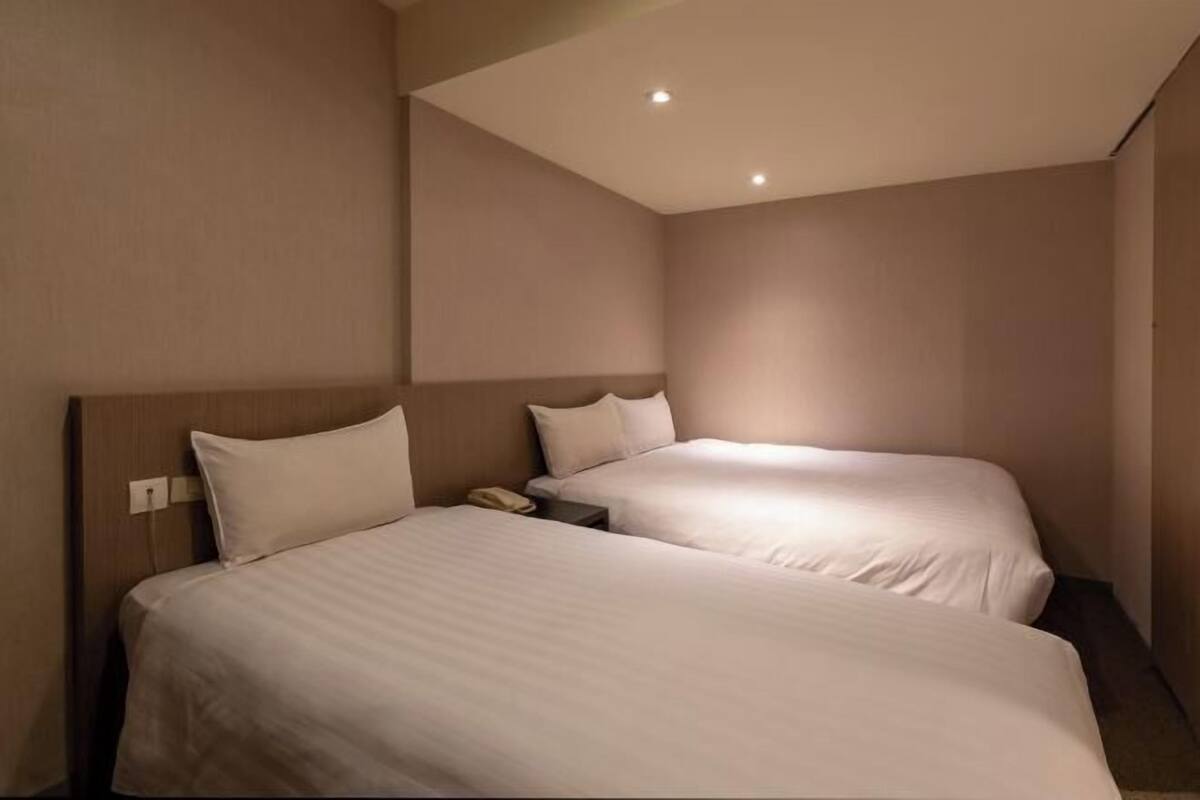 1 habitación, cortinas blackout y insonorización