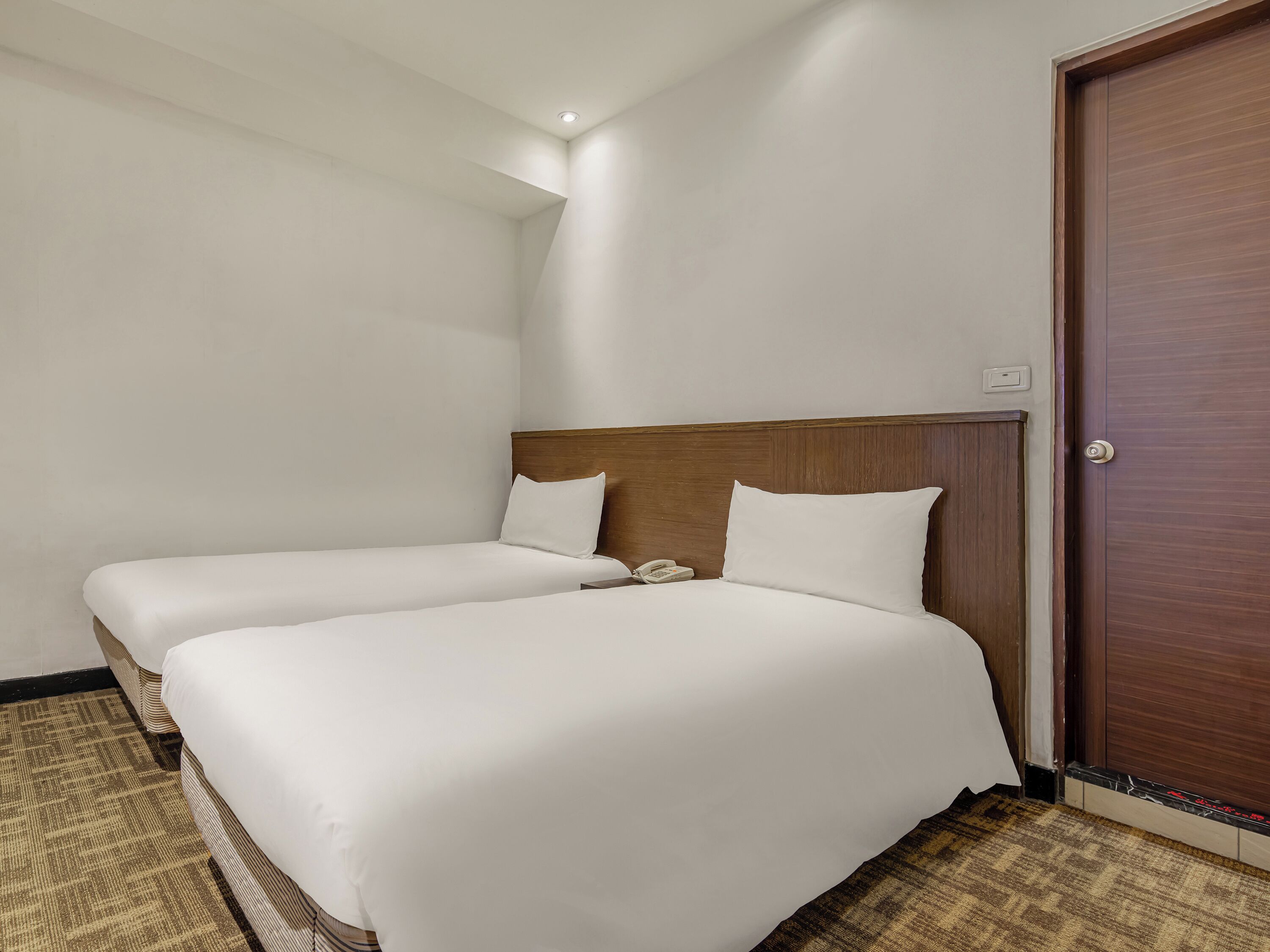 Standard Twin Room, No Windows | Blackout drapes, soundproofing, iron/ironing board (on request)