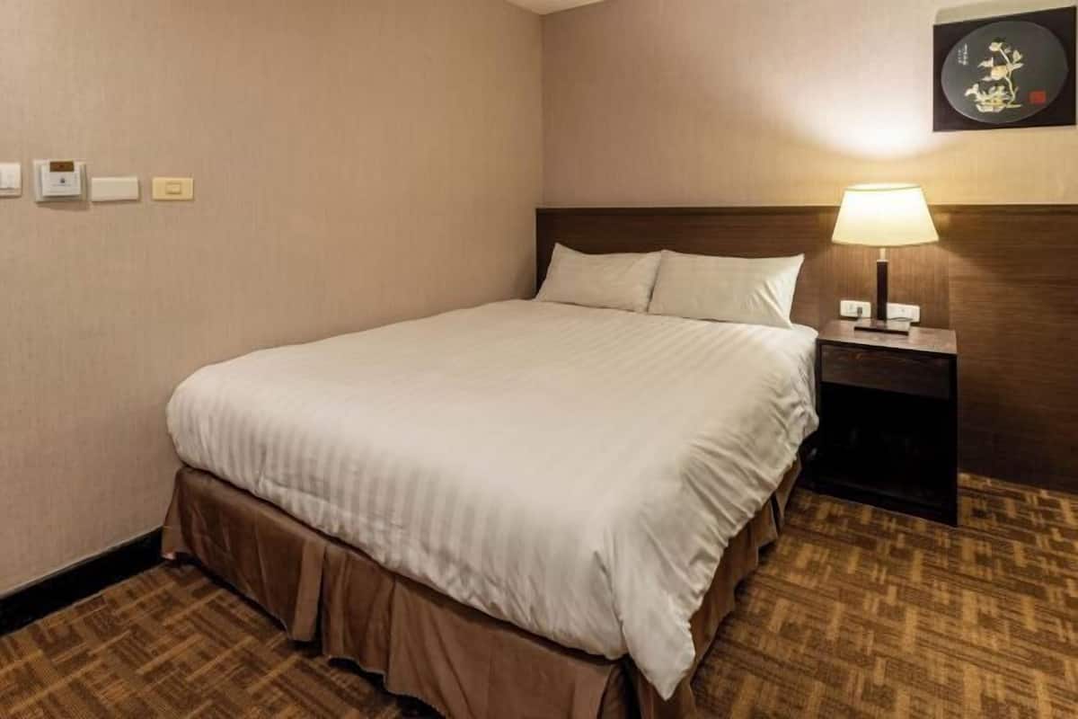 Blackout drapes, soundproofing, iron/ironing board, free WiFi