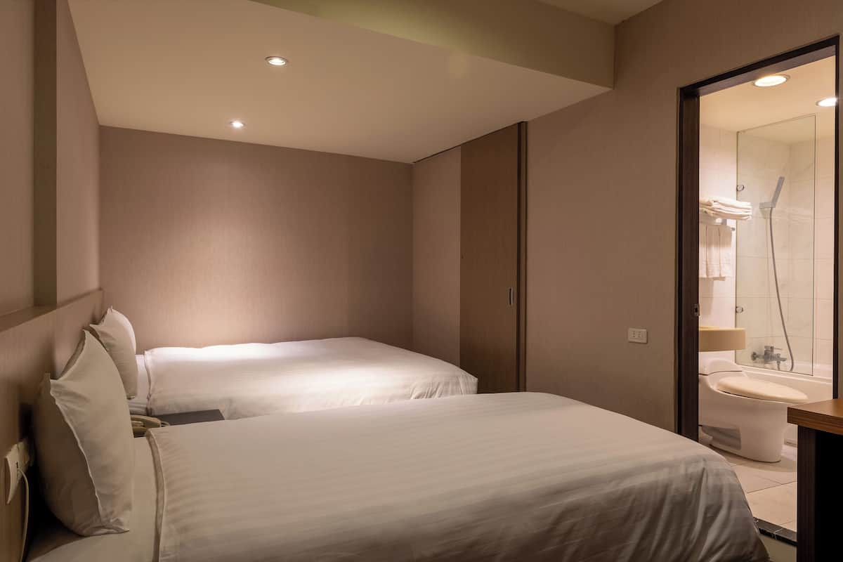 1 bedroom, blackout curtains, soundproofing, iron/ironing board