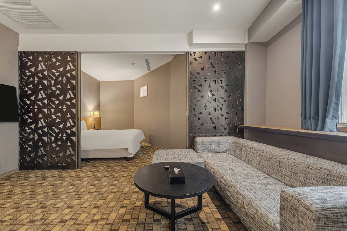 Studio Suite Superior | Màn/rèm cản sáng, phòng cách âm, bàn ủi/dụng cụ ủi quần áo 