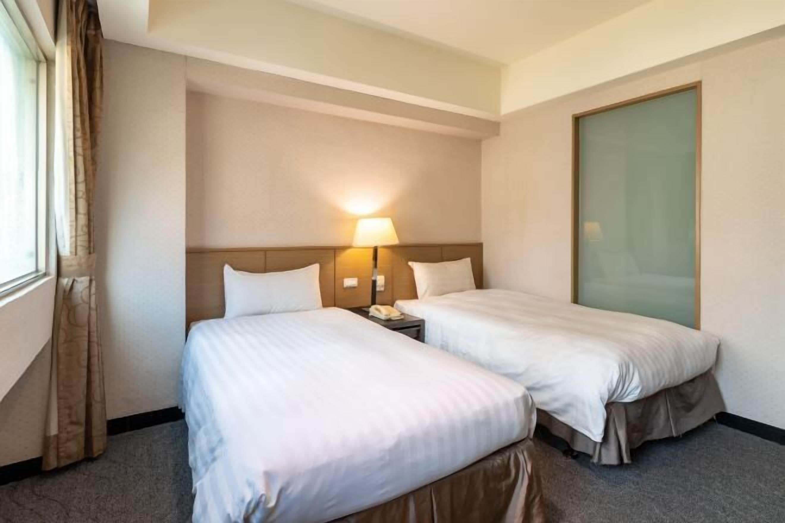 Verduisterende gordijnen, geluiddichte muren