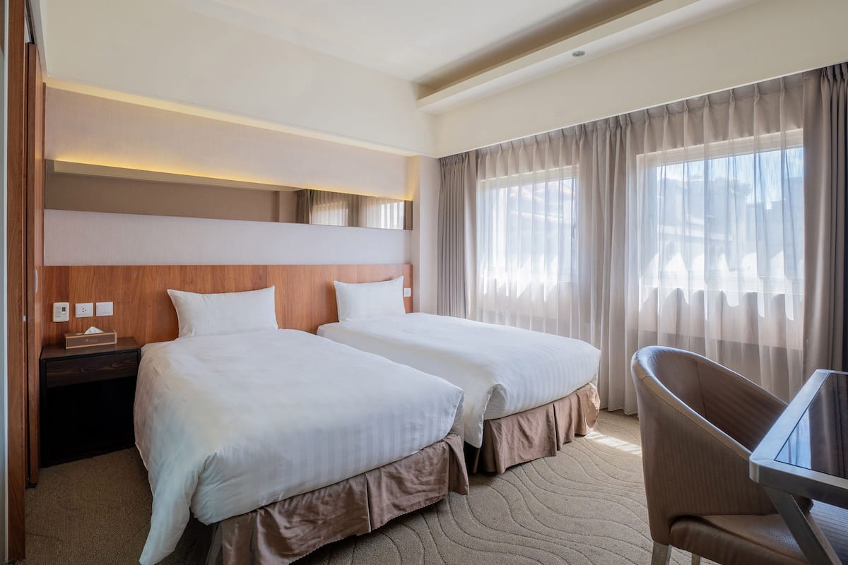 1 bedroom, blackout curtains, soundproofing, iron/ironing board