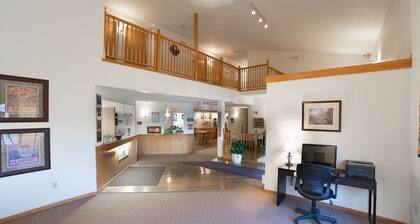 River Valley Inn & Suites