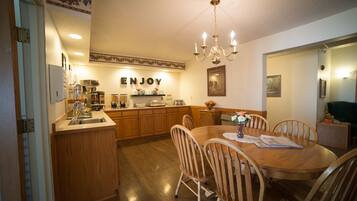 Free daily continental breakfast