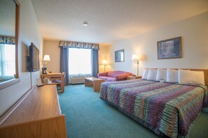 标准房, 1 张特大床 | 1 多间卧室、办公桌、隔音、熨斗/熨衣板