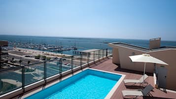 Außenpool, Liegestühle