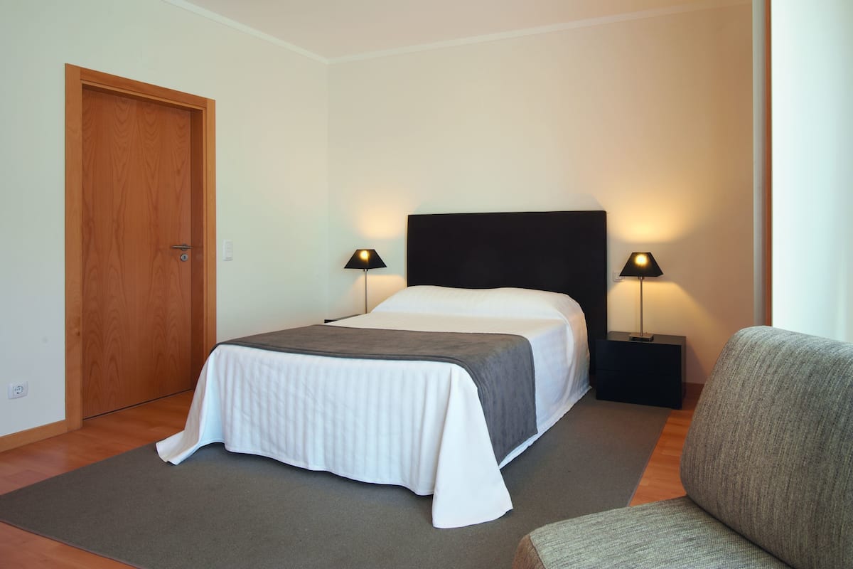Premium bedding, in-room safe, desk, soundproofing