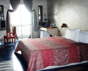 Tempur-Pedic-Betten, Schreibtisch, Bügeleisen/Bügelbrett, Babybetten