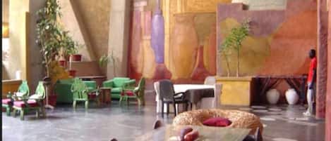 2 restaurants, breakfast served