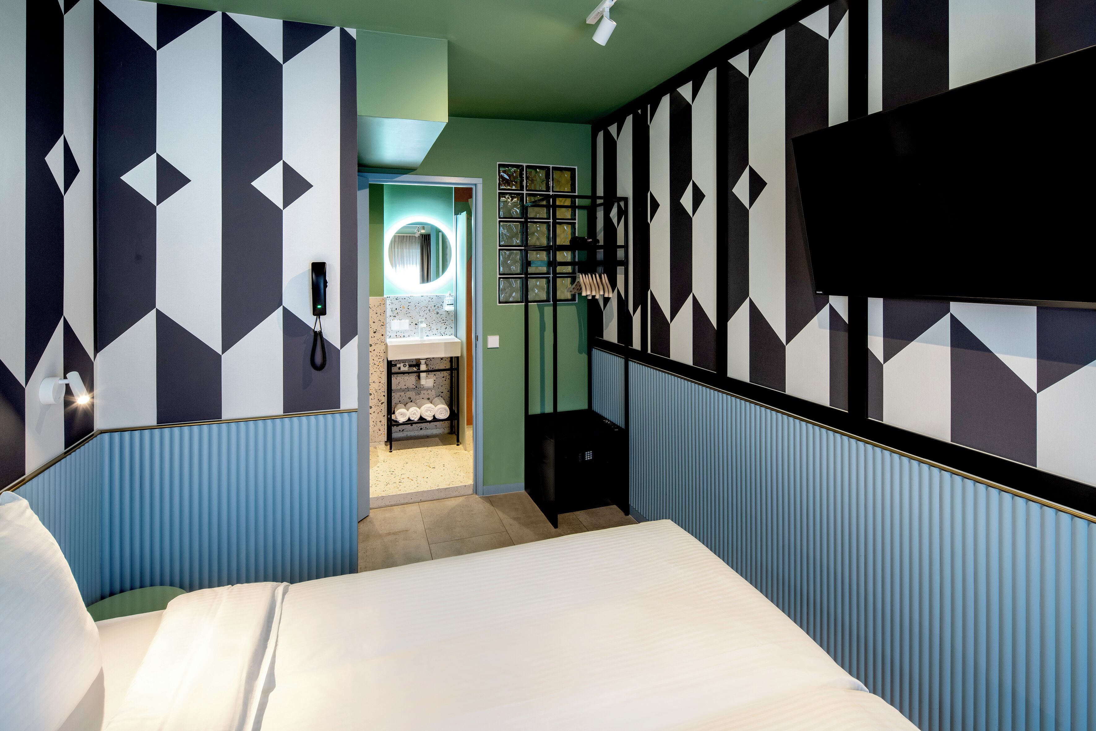 Standard Room, 1 Double Bed | In-room safe, free WiFi, bed sheets