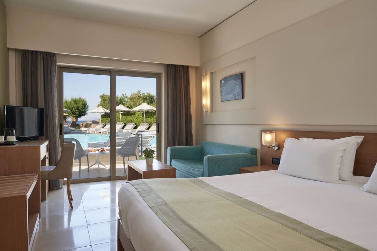 Standard Room Sea View | ตู้นิรภัยในห้องพัก, โต๊ะทำงาน, ผ้าม่านกันแสง, Wi-Fi ฟรี