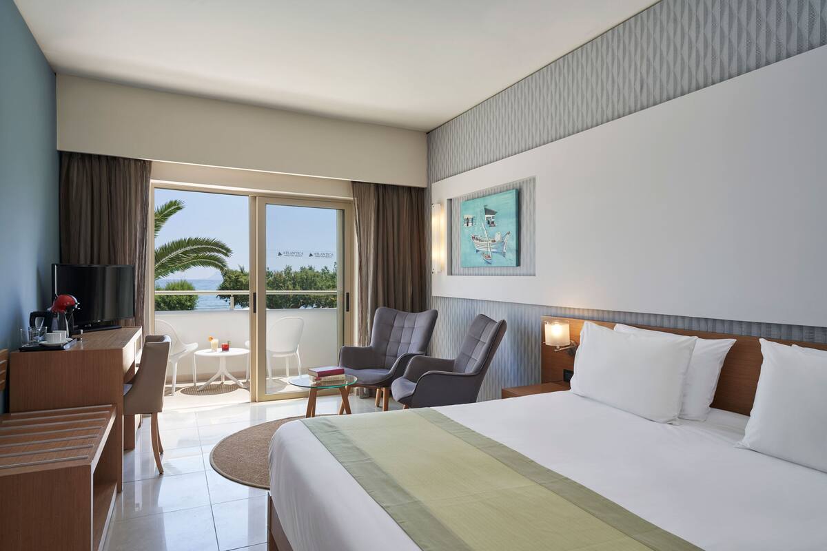 Superior Room Sea View | ตู้นิรภัยในห้องพัก, โต๊ะทำงาน, ผ้าม่านกันแสง, Wi-Fi ฟรี