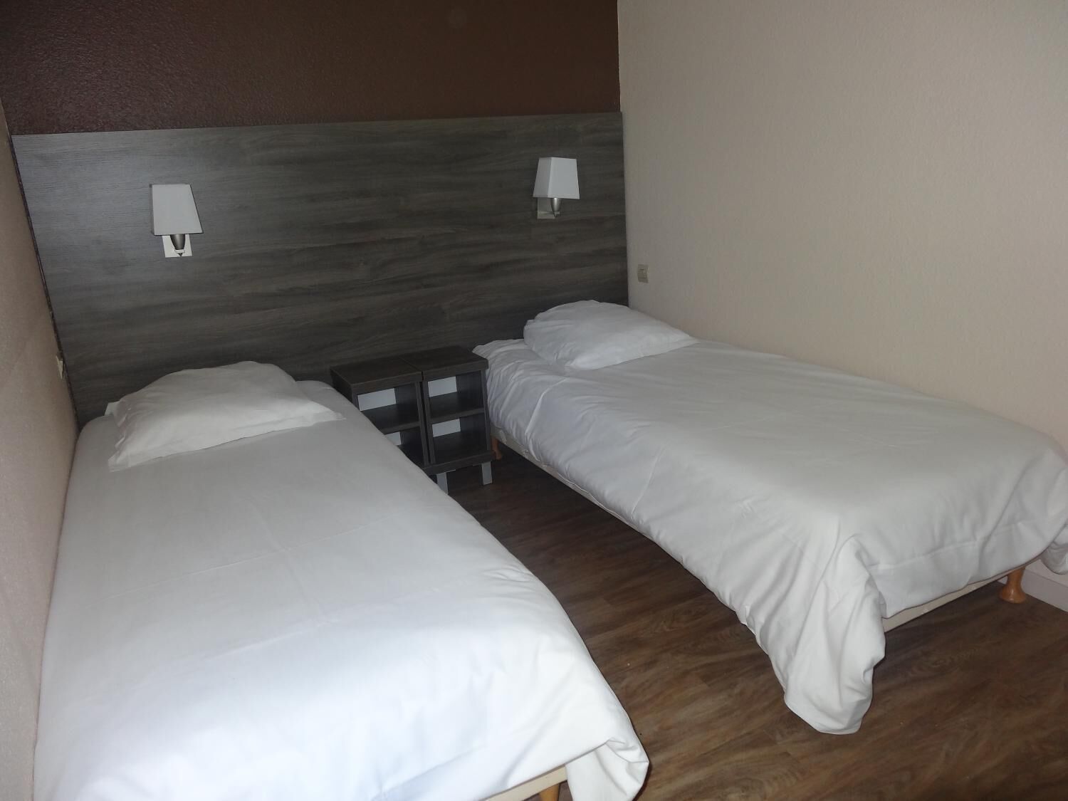 Individueel gedecoreerd, individueel gemeubileerd, een bureau