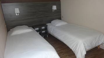 Individueel gedecoreerd, individueel gemeubileerd, een bureau