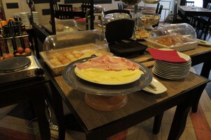 Daily buffet breakfast for a fee