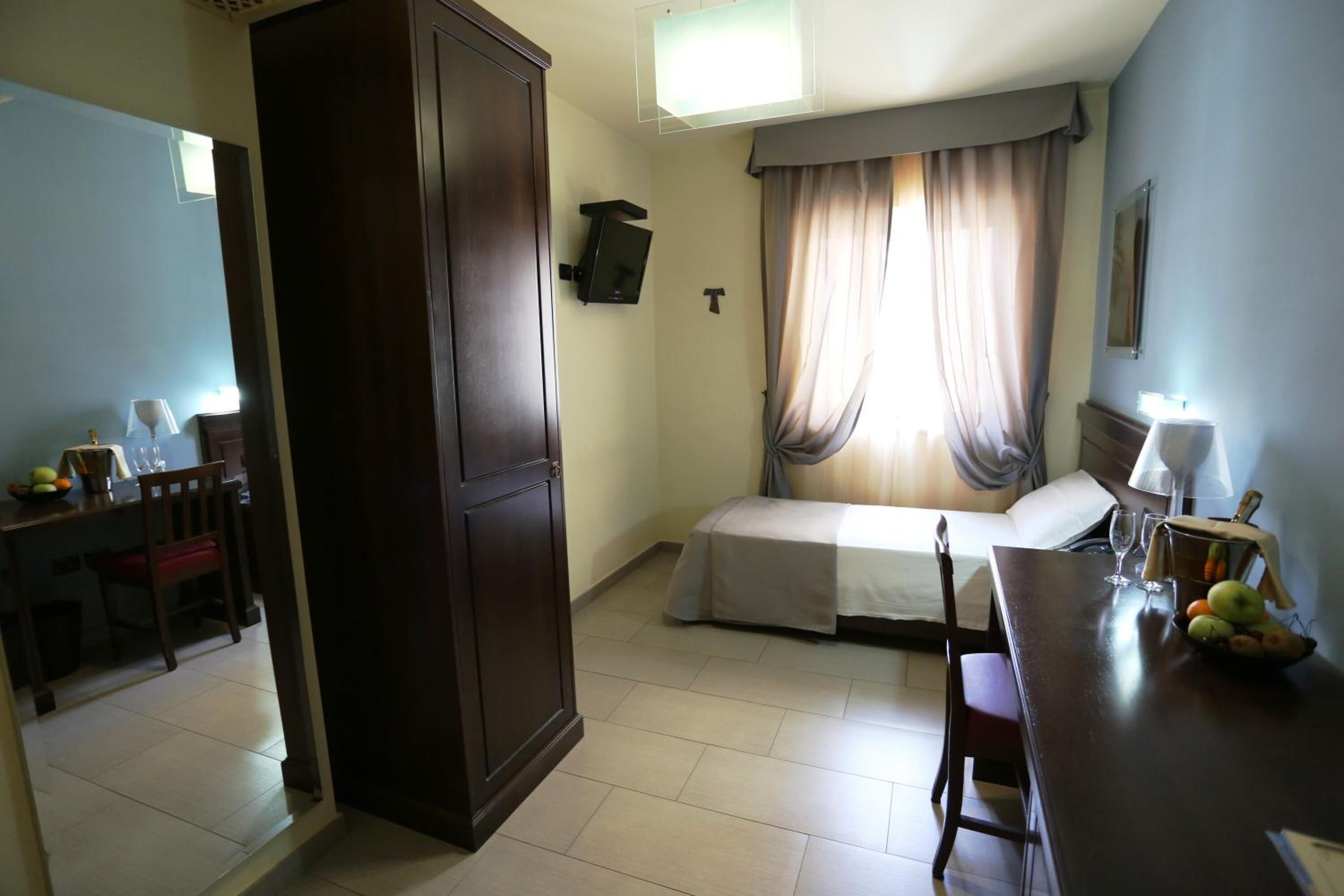 1 bedroom, in-room safe, desk, free wifi