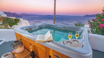 Jetted bathtub