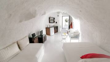 Cave Suite with Caldera View