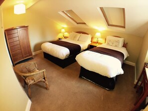 Desk, iron/ironing board, free WiFi, bed sheets - Beach Haven Accommodations (Tramore)