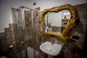 Free toiletries, hair dryer, towels - Al Belvedere Salina (Leni)
